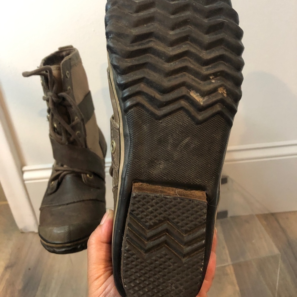Sorel winter booties size 6 1/2 - Picture 5 of 8